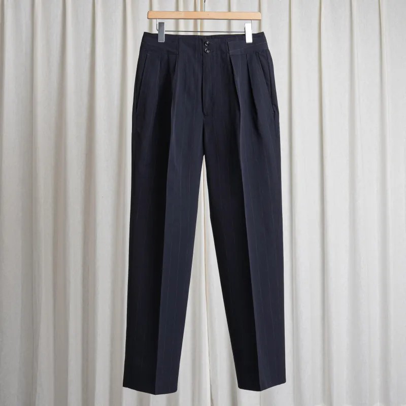 ULTERIOR / アルテリア / WOOL WASHI STRIPE TUCKED TROUSERS / UPT73-LA233-B｜Avelia