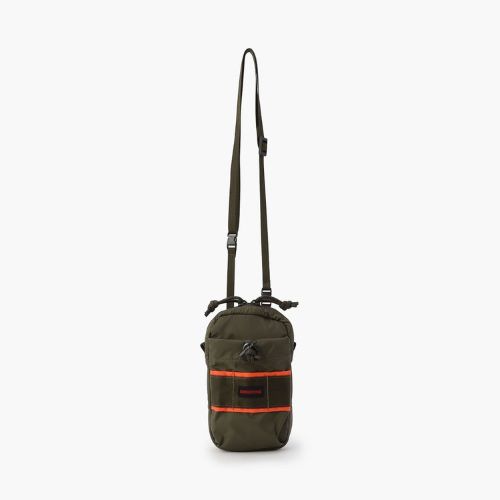BRIEFING(ブリーフィング) PP MOBILE SACOCHE BRA251L15 Col.067 OLIVE サイズ FREE 高さ：190mm 幅:110mm マチ:40mm ショルダー部分:690-1200mm（EC）｜AXAS Co. ONLINE COLLECTION