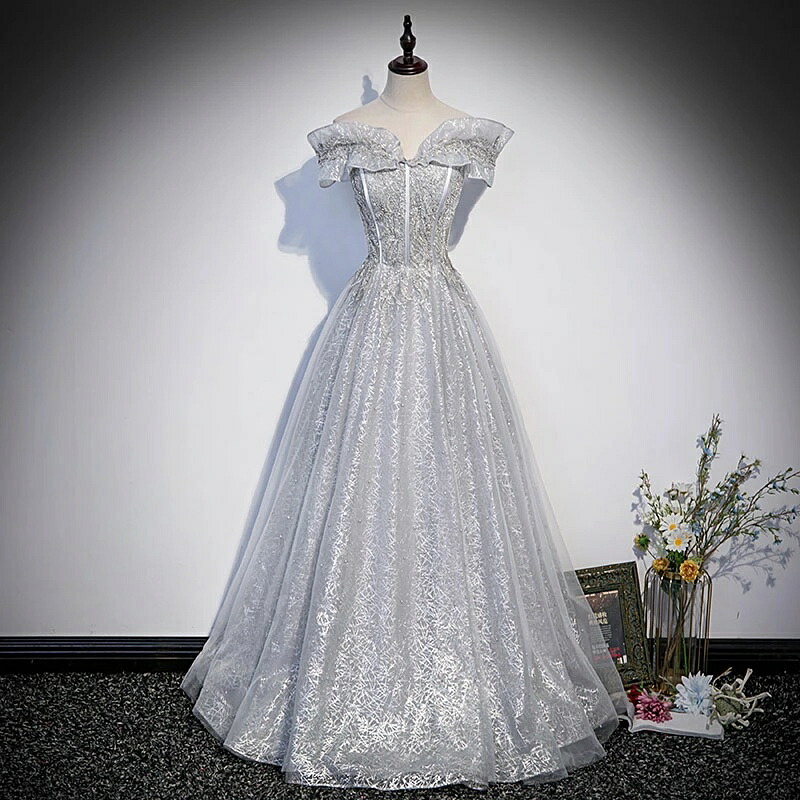 カラードレス 編み上げ グレー シルバー ステージドレス ロングドレス 結婚式 二次会 発表会 演奏会 ウェディングドレス ウエディングドレス プリンセスドレス イブニングドレス コンサート 前撮り パーティードレス ブライダル 花嫁 披露宴 オフショルダー 音楽会｜あくせらいふ