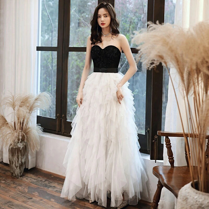 御芽出度お召しもの ウェディングドレス 色合いお召しもの カクテルお召しもの ロングお召しもの 寄りあいお召しもの 告げ知らせる会お召しもの かき鳴らす会 高座お召しもの 夕まぐれお召しもの うつり変わり 黒いこと 白いこと フラウンス ビスチェ 御芽出度 二次会 交歓会 音楽会 花嫁御寮 前撮り 後撮り