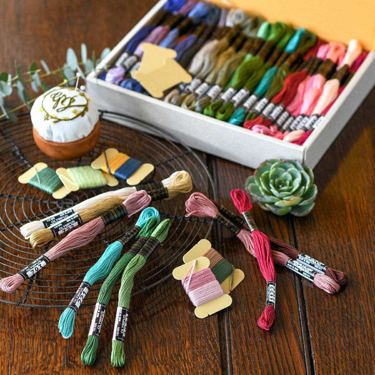 Olympus(オリムパス) GARDEN PARTY 刺繍糸仕掛ける-木管付- GP-100D ロマンティックガーデン 刺しゅう糸 100色  仕掛ける 25番 刺繍糸