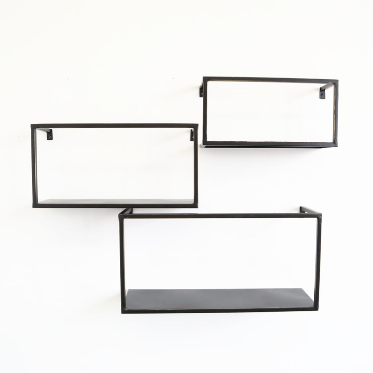 トルコ製木彫りの壁掛け棚 H63xW21xD19cm 黒海地方の伝統模様飾り彫り Lサイズ ウォールシェルフ 15%OFFクーポン対象品トルコ製木彫りの壁掛け扉