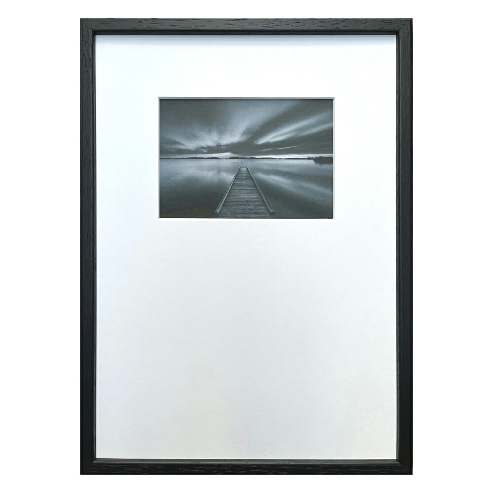 最大100%ポイントバック！限定抽選 絵画 Photography art Pier(桟橋) インテリア 壁飾り 写真 海 空 写真 額付き モノクロ アート シンプル ギフト おしゃれ リビング 玄関 プレゼント 壁掛け 飾る 店舗 アートパネル 会社 ショップ オフィス エントランス Mサイズ