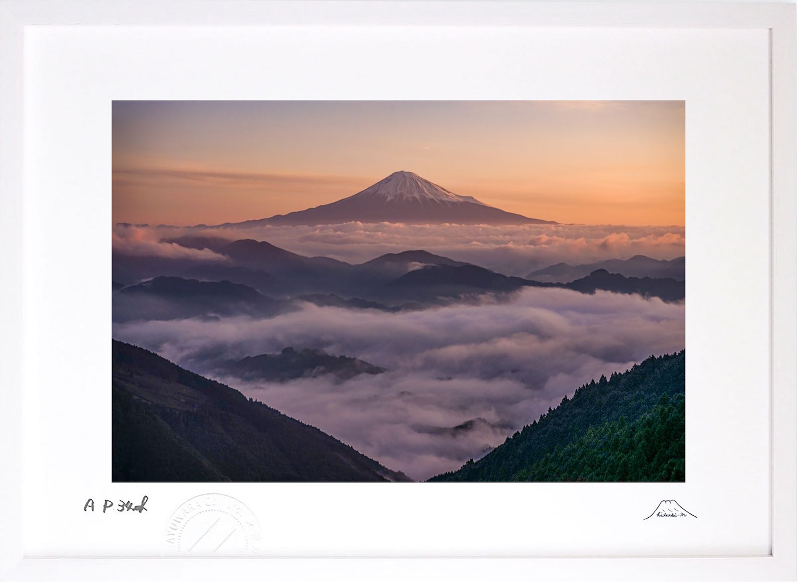 最大100%ポイントバック！限定抽選 版画 絵画 V字谷雲海 富士山 インテリア 額入り 額装込 風景画 油絵 ポスター アート アートパネル リビング 玄関 プレゼント モダン アートフレーム 飾る おしゃれ 壁掛け 絵