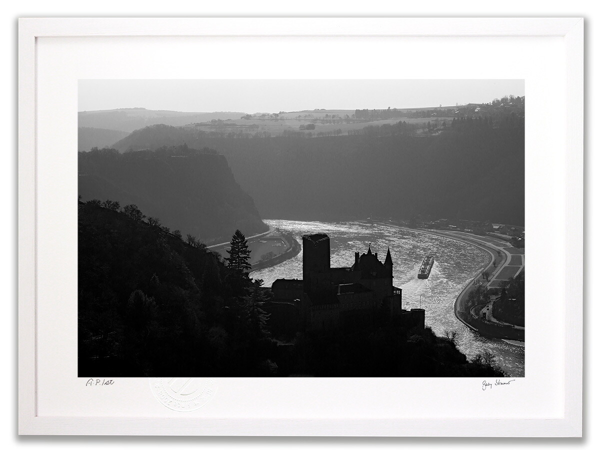 アートフォト 絵画 壁掛け ネコ城4(Castle Katz IV）/インテリア 壁掛け 額入り 額装込 風景画 油絵 ポスター アート アートパネル リビング 玄関 プレゼント モダン アートフレーム おしゃれ 飾る｜絵画・壁飾り　風景専門店あゆわら 16,500円