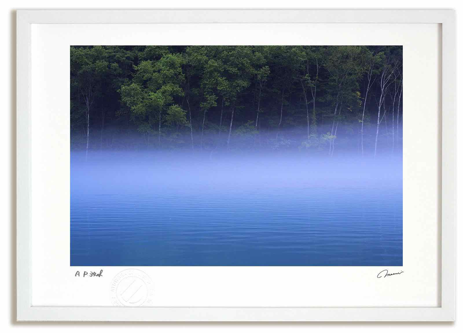 アートフォト 絵画 青い美瑛川と川霧3 高橋真澄/インテリア 額入り 額装込 風景画 油絵 ポスター アート アートパネル リビング 玄関 プレゼント モダン アートフレーム 飾る おしゃれ 壁掛け 絵|絵画・壁飾り 風景専門店あゆわら