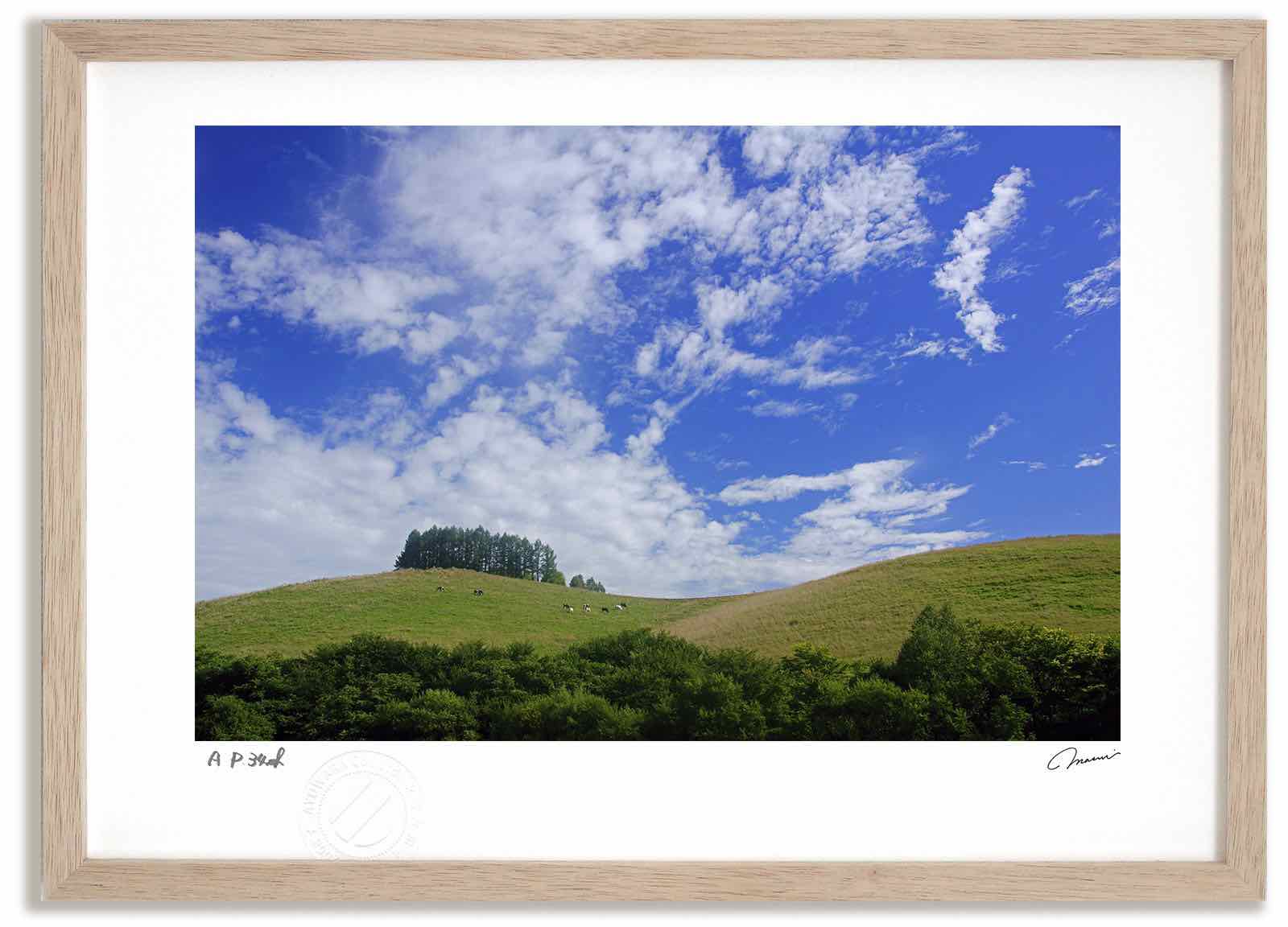 アートフォト 絵画 丘と牛 高橋真澄/インテリア 額入り 額装込 風景画 油絵 ポスター アート アートパネル リビング 玄関 プレゼント モダン アートフレーム 飾る おしゃれ 壁掛け 絵