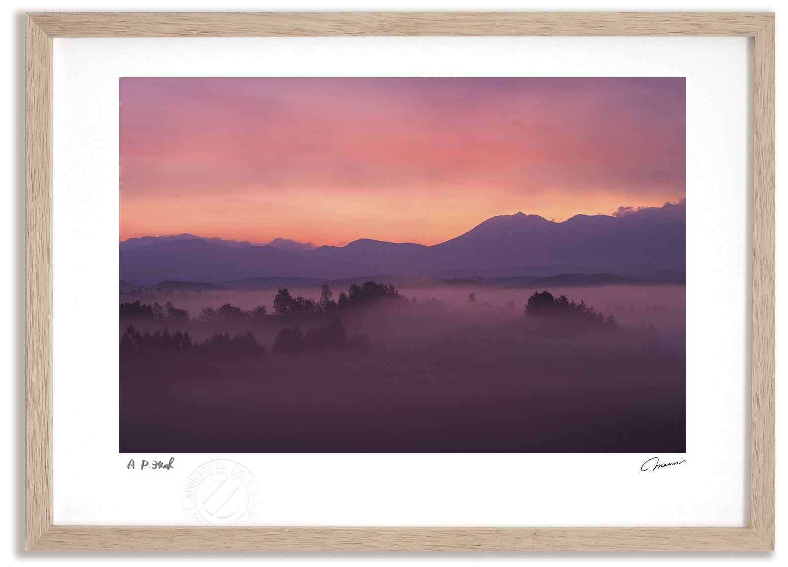 アートフォト 絵画 日の出前の丘2 高橋真澄/インテリア 額入り 額装込 風景画 油絵 ポスター アート アートパネル リビング 玄関 プレゼント モダン アートフレーム 飾る おしゃれ 壁掛け 絵｜絵画・壁飾り　風景専門店あゆわら