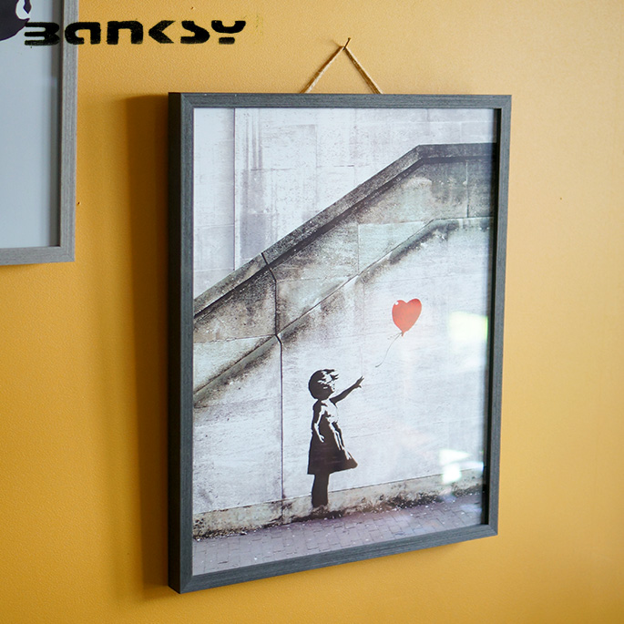 楽天市場 バンクシー Banksy Red Balloon Iba 61736 アート 絵画 アートフレーム 風刺画 ストリートアート おしゃれ インテリアアート 芸術 ヴィンテージ 430 530 32mm 英国 Uk ダークユーモア ブラックジョーク ステンシル技法 B Casa