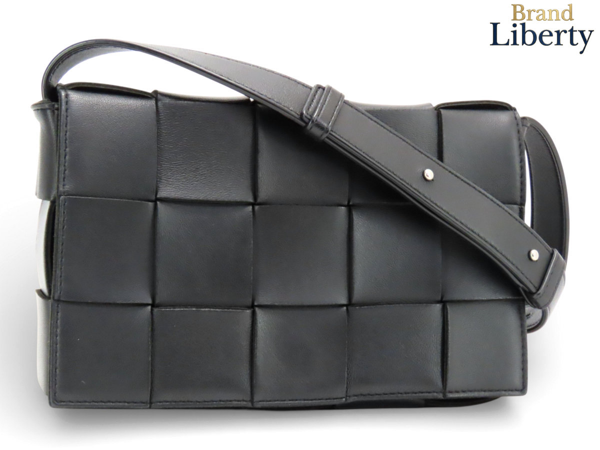 【美品】ボッテガヴェネタ【BOTTEGA VENETA】パデッド カセット メッセンジャーバッグ ベージュ マキシイントレチャート ソフトパディング ラムスキンレザー クロスボディ ショルダーバッグ 斜め掛け 591970 VCQR1 2700 BV PADDED CASSETTE【SAランク】【中古】 BOTTEGA VENETA（ボッテガ・ヴェネタ） ショルダーバッグ PADDED