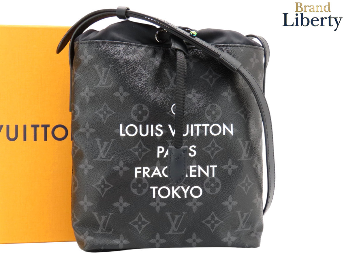 【限定新古品】ルイヴィトン LOUIS VUITTON モノグラム エクリプス ナノバッグ 藤原ヒロシ フラグメントデザイン ドローストリングバッグ 斜め掛け ショルダーバッグ メッセンジャーバッグ ブラック PVC ナイロン M43418　【中古】
