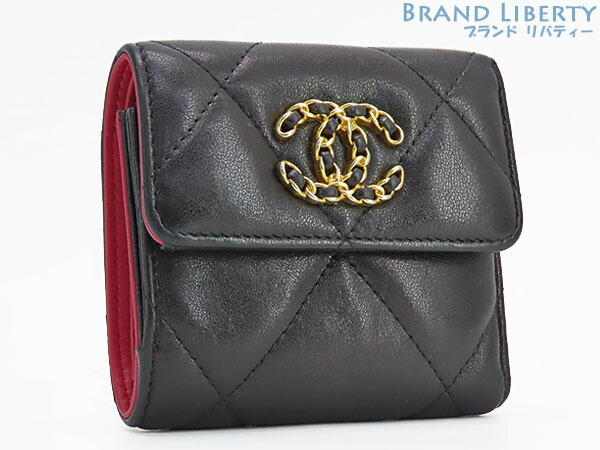 【CHANEL19】高級感ある希少品！ ☆ 3つ折り 財布 ☆ 入手困難カラー♪【CHANEL】三つ折り財布 キルティングレザー