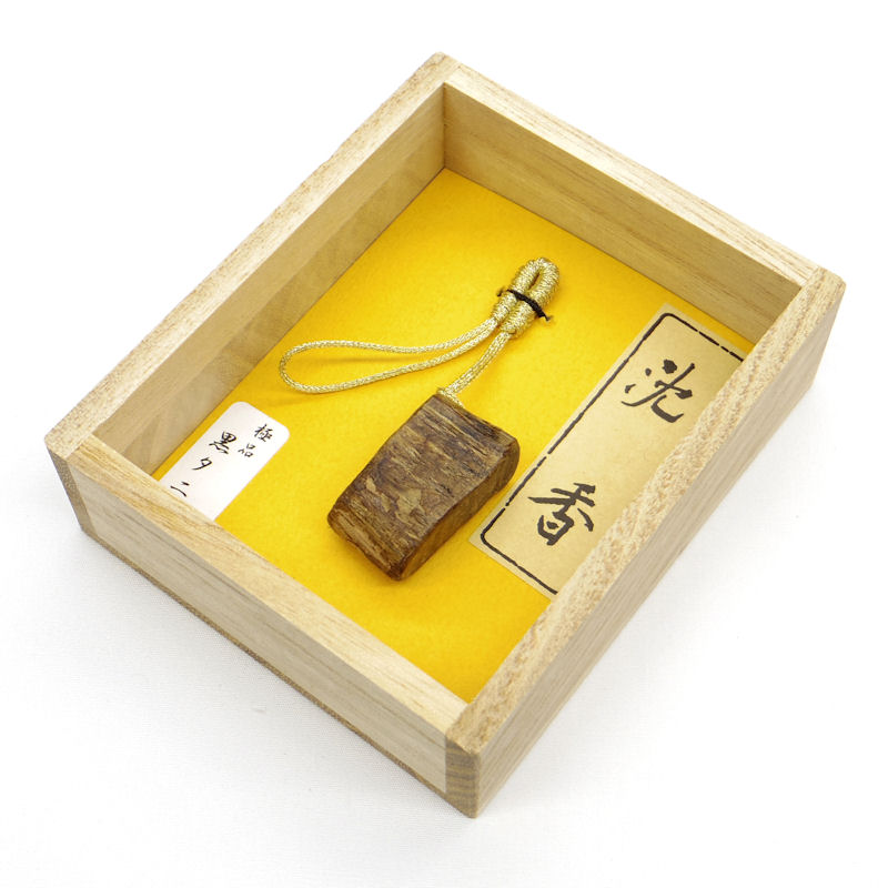 楽天市場】【沈香ストラップ】沈香-星月菩提樹-柘植蓮彫り