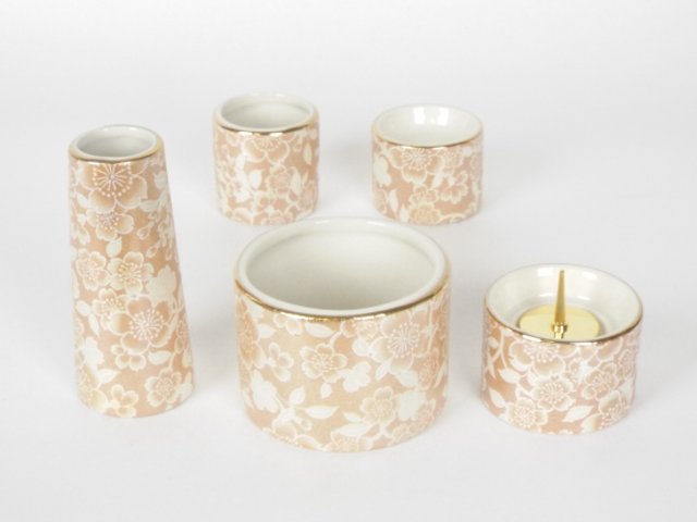モダン仏具　「ゆい花」シャンパンゴールド　丸香炉　陶磁器５点セット【国産品】【ミニ仏具】｜お仏壇の野田　店