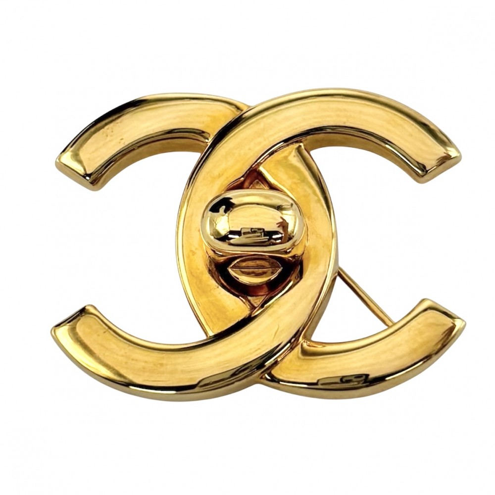 【エントリーでポイント10倍】 シャネル ブローチ レディース ココマーク ターンロックデザイン アクセサリー CHANEL GP 96P ゴールド 約16.1g 美品1996年【中古品】