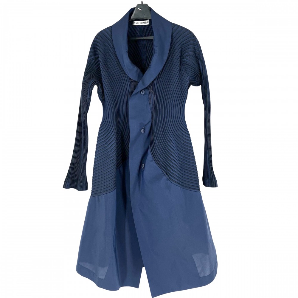 【大売出し】 イッセイミヤケ コート レディース ストレッチプリーツ ジャケット風 トップス アパレル 服 サイズ2 ISSEY MIYAKE ネイビー 紺 ポリエステル コットン ポリウレタン 春 夏 秋 美品【中古品】｜VINTAGE BRAND TOKYO 51,600円
