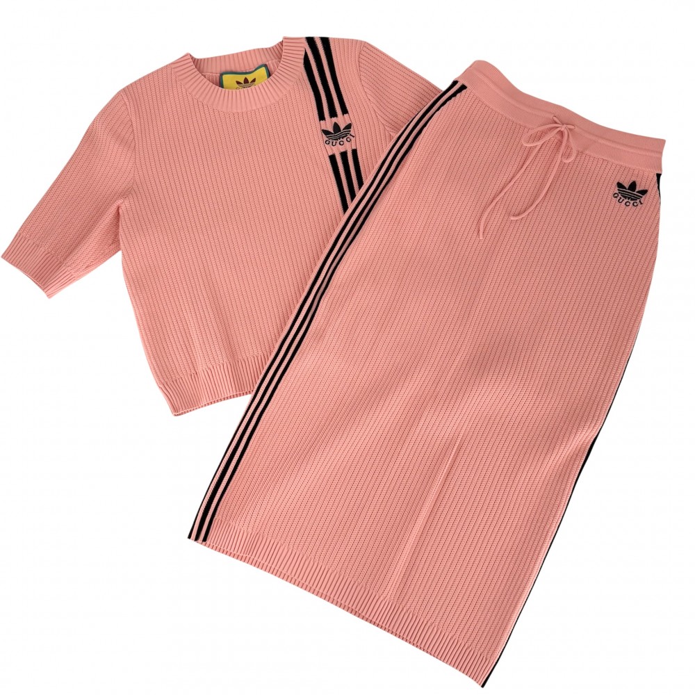 グッチ セットアップ レディース アディダスコラボ 半袖編み物 ロングスコート adidas 服 お召しもの トップス ボトムス GUCCI M 693809/697710 サクラ色 黒いこと 黒 人絹  ポリエステル  ナイロン  ポリウレタン 春 夏 美品【中古品】