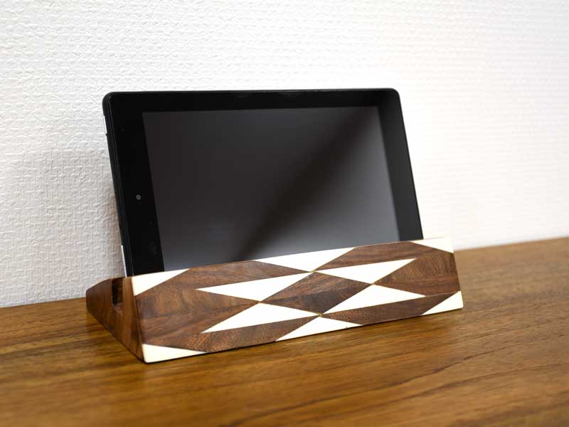 楽天市場 タブレットスタンド ネイティブ Ipad Fire Hd タブレット スタンド ホルダー 木製 シンプル 卓上 携帯 自立 大人 かっこいい おしゃれ 輸入雑貨 Babi Furniture