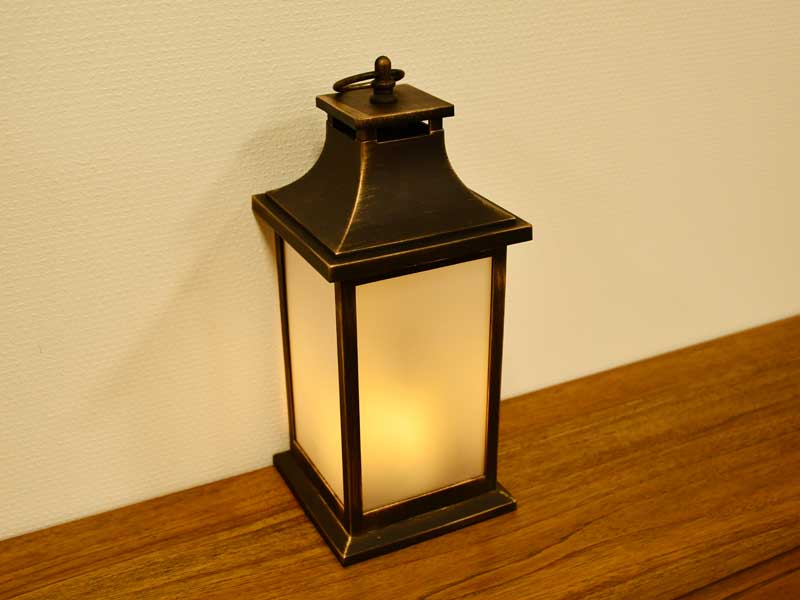 楽天市場 Led ランタン ファイヤー カーブブラック スタンドライト 電池式 ゆらゆら リアル テーブルランプ ガーデン キャンプ 照明 おしゃれ 大人 インテリア アンティーク アジアン雑貨 Babi Furniture