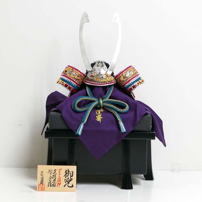 長閑やかさ道斎作 白光 7号プラチナ箔押小札 総裏 縹糸威の兜 五月あやつり人形 道斎作 兜飾りつけ 兜単品 兜 単品
