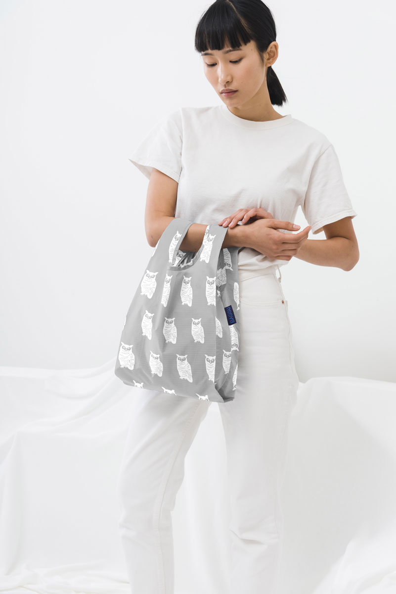 楽天市場 エコバッグ バグゥ Baby Baggu 秋冬新作 イラスト 第一弾 おしゃれな大人のためのエコバッグ レジ袋 ポーチ付き 小さめサイズ 折りたたみ ショッピングバッグ Baggu ベビーバグゥ 日本限定モデル フクロウ Back