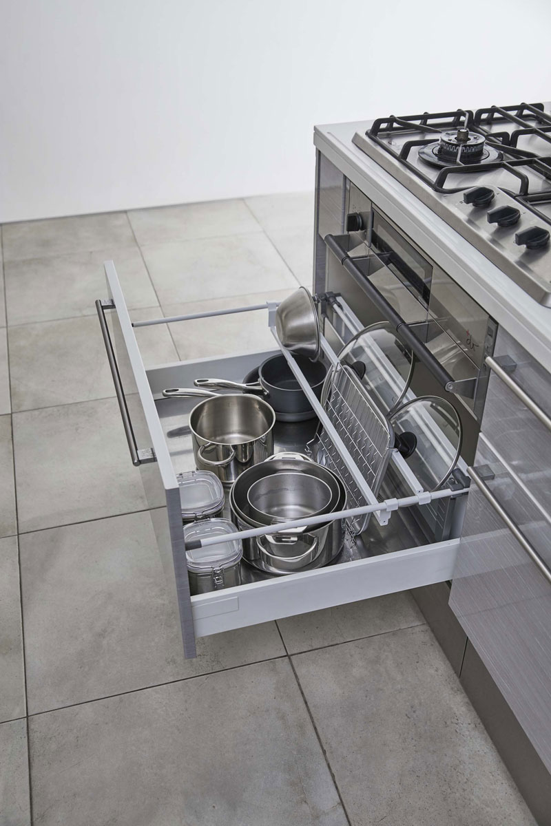 楽天市場 キッチン収納 Yamazaki Tower シンク下伸縮鍋蓋収納バーセット シンク下をスッキリ整理整頓 キッチン 整理整頓 収納ラック 山崎実業 タワー ホワイト Back