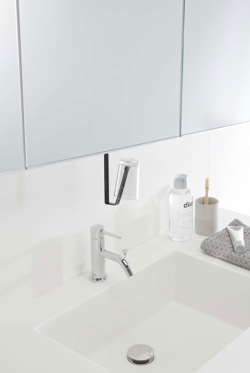 楽天市場 洗面所収納 Yamazaki Tower 洗面戸棚下タンブラーホルダー おしゃれで機能的なタワーシリーズ 整理整頓 洗面台収納 コップスタンド 隙間収納 洗面戸棚下シリーズ 山崎実業 タワー ブラック Back