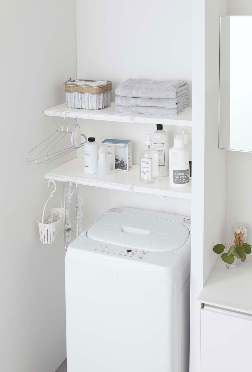 楽天市場 収納ラック Yamazaki Tower 伸縮 つっぱり棒用棚板 Sサイズ タオルバーやフック付きだから便利 シンプル 白 黒 つっぱり棚 洗面所 トイレ スチールラック 山崎実業 タワー ホワイト Back