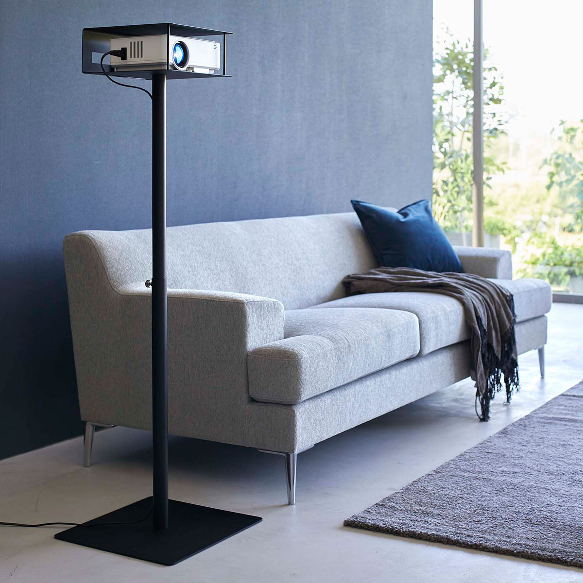 プロジェクタースタンド Yamazaki Tower 高さ伸縮プロジェクタースタンド インテリアに馴染むおしゃれデザイン 収納付き パソコンスタンド フック付き ケーブル収納 プロジェクター 置き場 置き台 置く場所 山崎実業 タワー ブラック 数量限定