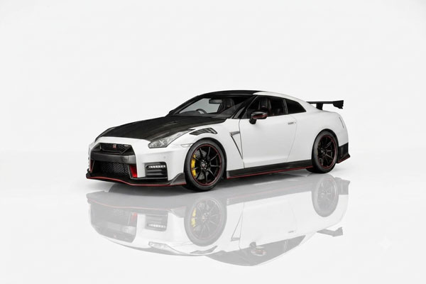 MOTORHELIX 1/18 Nissan GT-R NISMO (R35) Special Edition 2022 Brilliant White Pearl (M83526)【予約：2026年7月以降】 通販 プレゼント ギフト モデルカー ミニカー 模型｜F1と戦闘機の店BACKFIRE
