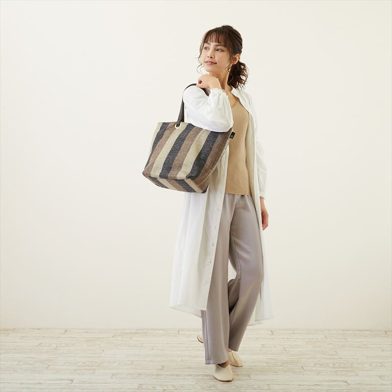 楽天市場 ルートート トートバッグ 通販 レディース おしゃれ サイズ収納 通勤 軽量 軽い 肩掛け ストライプ かわいい エレガント 底板付き Rootote 2695 Midium ミディアム マテリアル ライン A Backyard Family ママタウン
