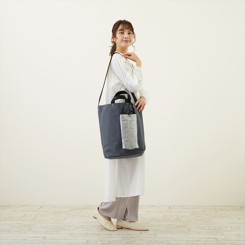 楽天市場 傘ケース おしゃれ 通販 ルートート トートバッグ 傘カバー 折りたたみ傘 折り畳み傘 カラビナ付き 持ち運び レジャーシート素材 傘袋 傘トート Rootote 6747 Casa カーサ オリ A Backyard Family ママタウン