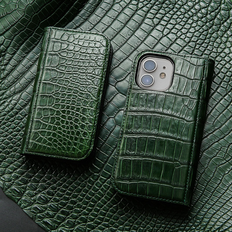 iPhoneケースを仕立てる定番人気ブランドのおすすめスマホケースiPhoneケースは池田工芸の「史上最強」を携える“王者の緑”クロコダイル iPhoneケース