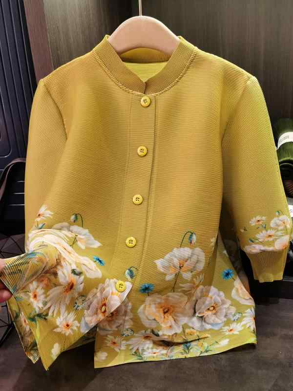 ブラウス レディース 春 ゆったり プリーツ 花柄 プリント 立領 七分袖 シャツ ジャケット 高級感 スタンドカラー フィット フェミニン トップス スタイリッシュ 軽やか シルエット|バランスケア 店