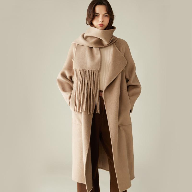 コート 女性用 高級感 シンプル エレガント キャメルカラー 羊毛 ラクダ毛混 ゆったりシルエット フリンジ スカーフ風 暖かみ 秋冬 ファッション アウター 日常使い