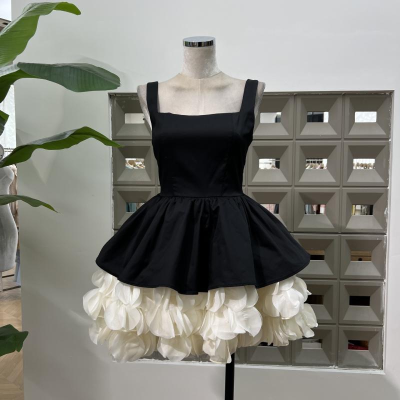 ワンピース レディース プリンセス風 スクエアネック 花びら刺繍 重厚工芸 ウエストシェイプ パーティー用 高級感 ユニーク フレアシルエット エレガント フォーマルドレス 別注｜バランスケア　店