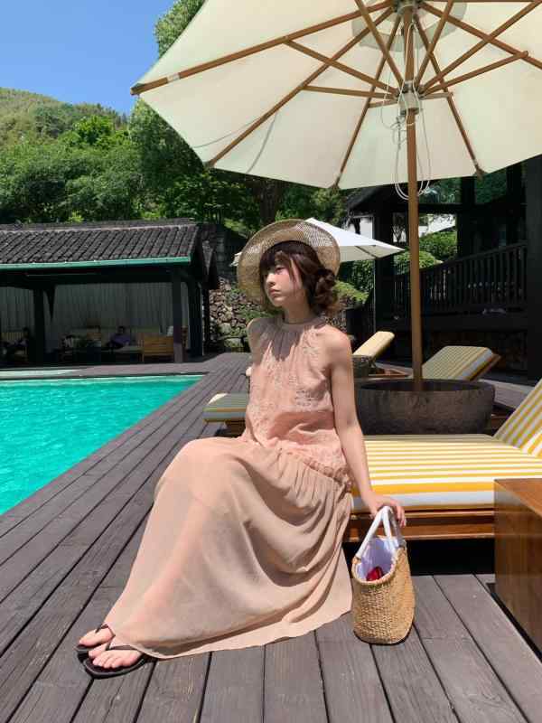 ワンピース レディース 夏用 ビーチリゾート ノースリーブ ハルターネック レース 織り柄 ドレス 軽量 涼しい 女性らしい シルエット