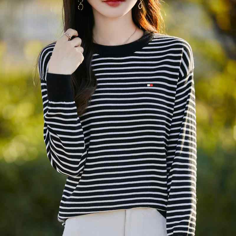 カットソー Tシャツ ロン ワッペン 女性 レディース 半袖 長袖 ファッション 夏 ラウンドネック 春秋 薄手 ニット セーター 綿 ストライプ トップス 黒 白 赤