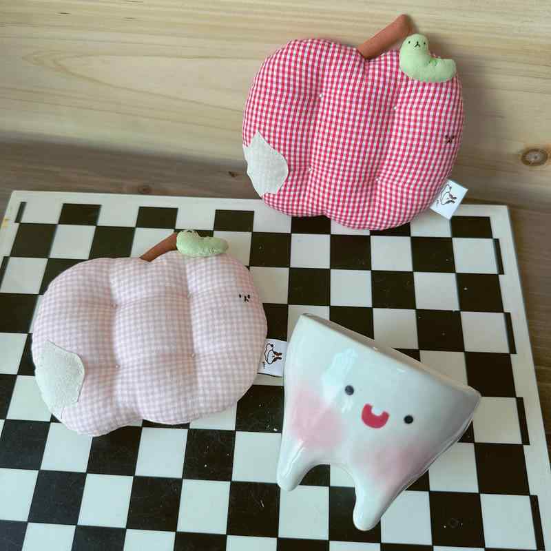 コースター ウォーターカップ デスクトップ ホットミルク コーヒー スープ 紅茶 ワイン お湯 刺繍 かわいい ピンク 赤