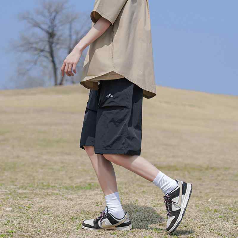 フラップポケット サイドドロー ストリングウエスト カーゴパンツ 夏用 涼しい メンズ アウトドア 速乾 ショート 薄手 ファッション ストレート ワークウェア スポーツ ブラック カーキ ネイビー