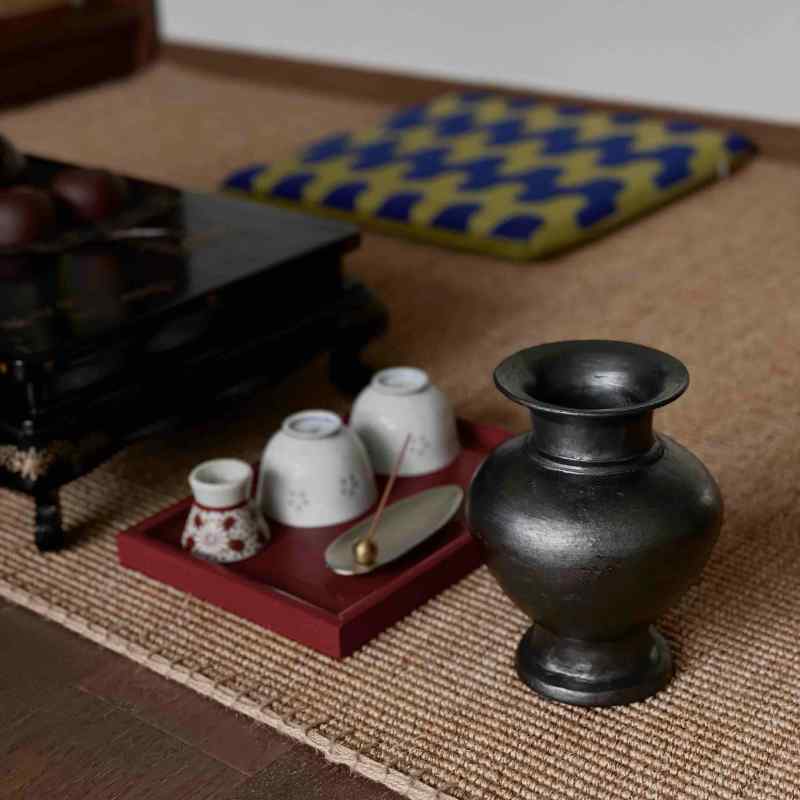 花立て お花 勉強机 事務室 御部屋 御部屋 リビング 昼ご飯 黒 瀬戸もの 言い慣わし的 円錐形 器