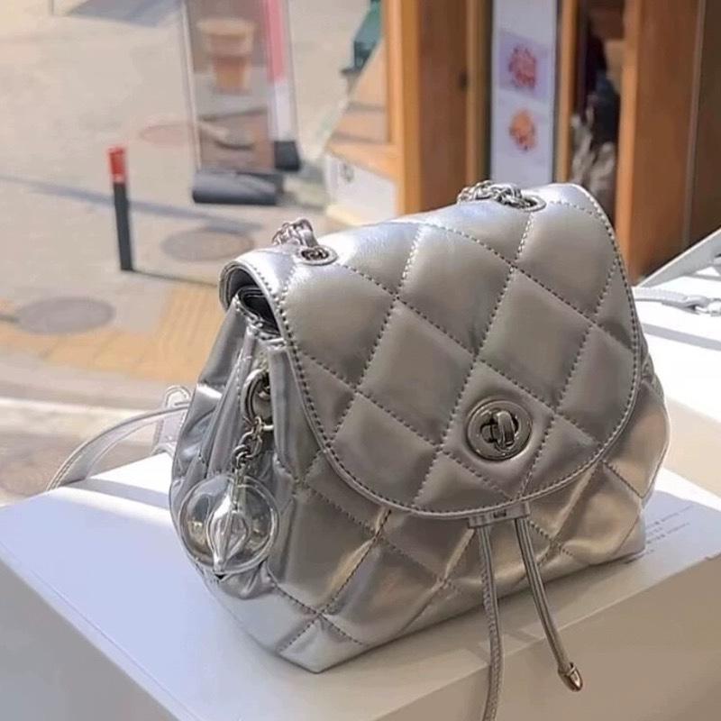 成人女性 可愛らしい背嚢 韓国 オシャレ 背嚢 レディース 今めかしい可愛らしい フェ後押し 御徒面子 レディース 2024 韓国 うしろ側 容器に並べる 教え子 しろがね色 ショルダーバッグ ロン 2階建てバス