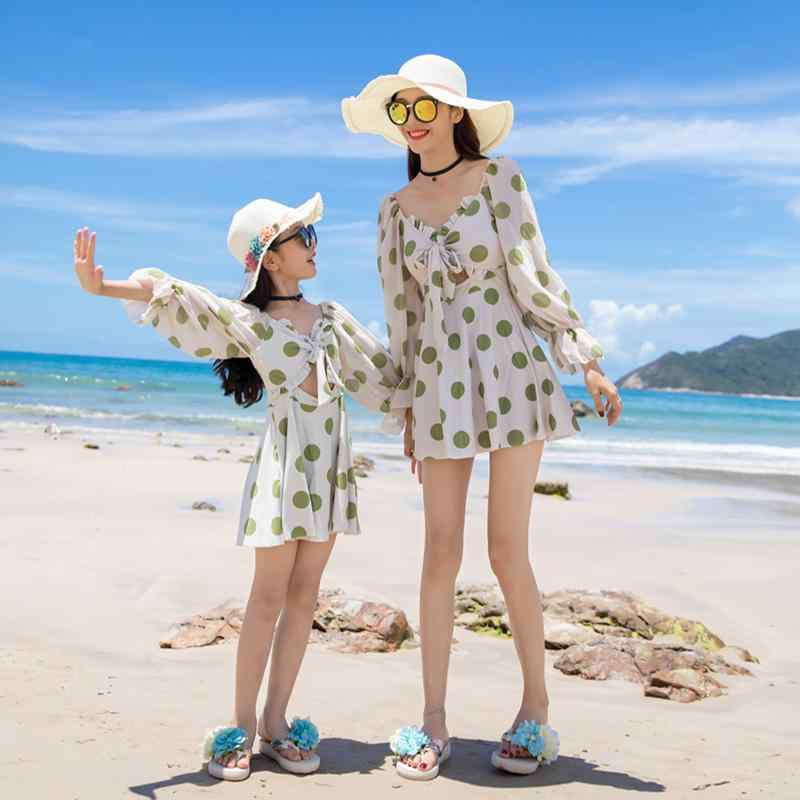 フリル スイムウェア キッズ 水遊び 子供用　水着　マリン 保守的な ツーピース 水着 親子 衣装 3人 家族 母と 子 娘の 海辺の 休日 温泉 子供