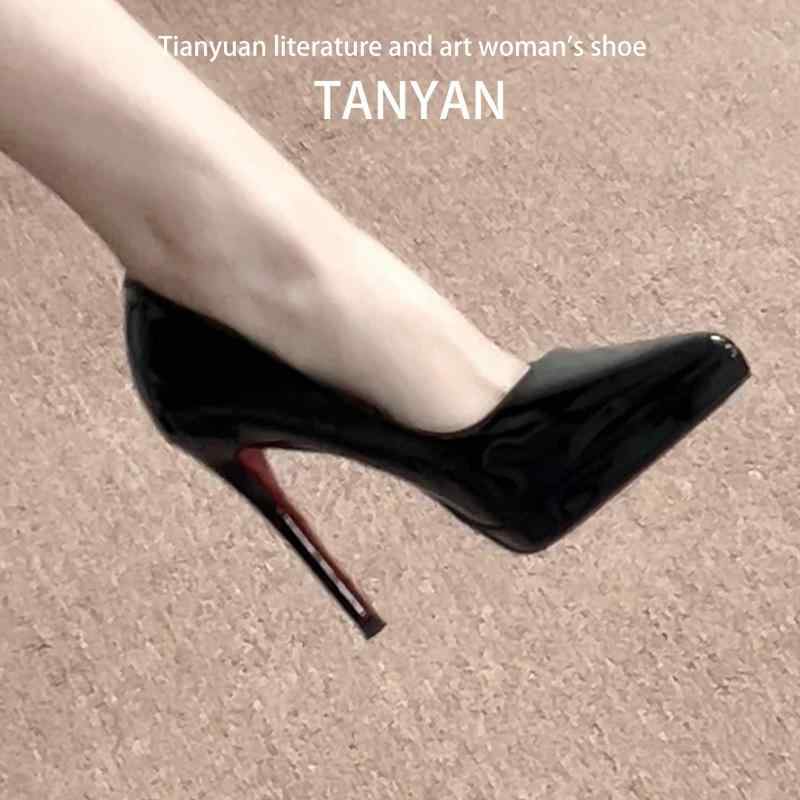 美脚 厚底 歩きやすい レディース　ヒール　シューズ 女性用 黒 防水の ある 靴 底 ハイヒール 2025 春秋 スティレット ヒール ロイヤル シスター 魅惑的 赤 尖った