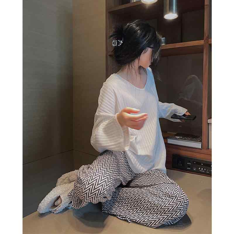 おしゃれ 伸びる 伸縮性 楽のび パジャマ　セット　スウェット 女性用 パジャマ 2024 春秋 長袖 ストライプ ツーピース スーツ で カジュアル ホームウェア 屋外で 快適に 着用 できます。