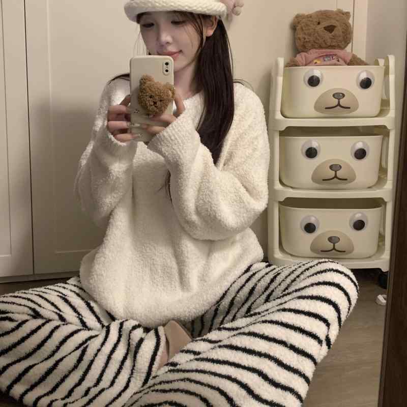 おしゃれ 伸びる 伸縮性 楽のび ストライプ　パジャマ　スウェット レディース シンプル ストライプの ハーフ エッジ ベルベット パジャマは 冬に 外で 着用 できます。 2025年の 厚手な 秋冬 ホーム 服 スーツ