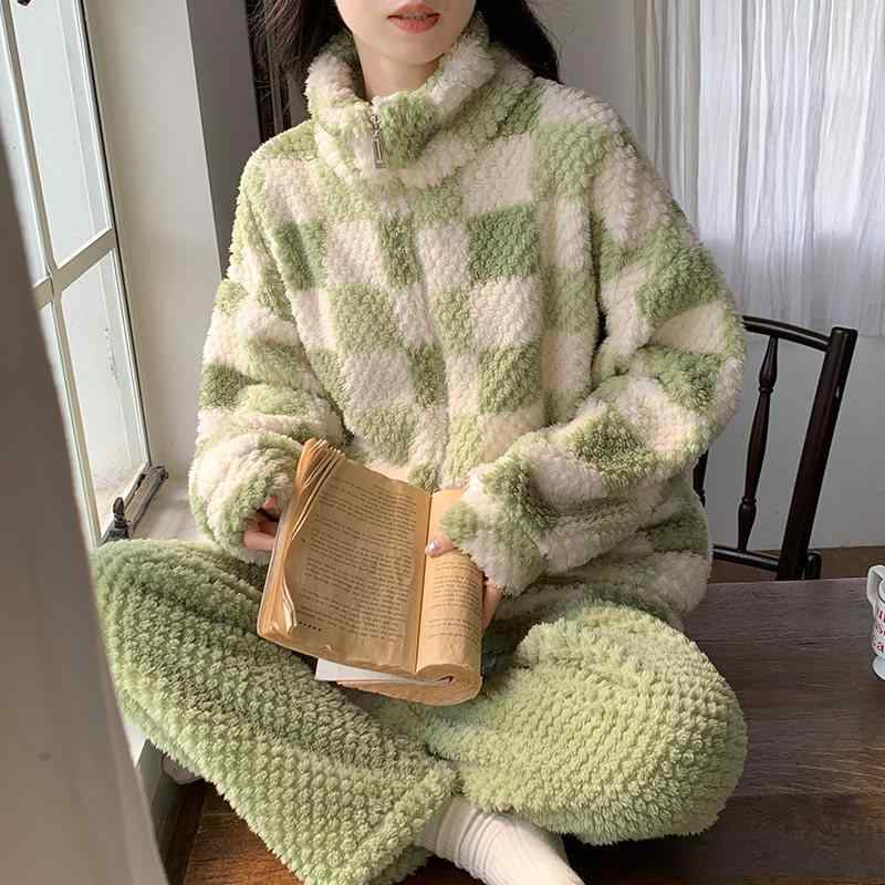 部屋着 オシャレ かわいい レディース　パジャマ　スウェット　上下 秋冬 女性用 コーラル ベルベット パジャマ 裏起毛 厚手 チェック 柄の ジッパー ハイネックは フランネルの 冬 ホーム 服の 外でも 着用 できます。