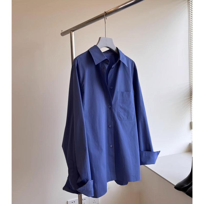 シャツ ダークブルー 前短後長 ゆったりシルエット 混紡コットン 上品 レイヤード トップス 柔らかい素材 シンプル 通勤用 カジュアル