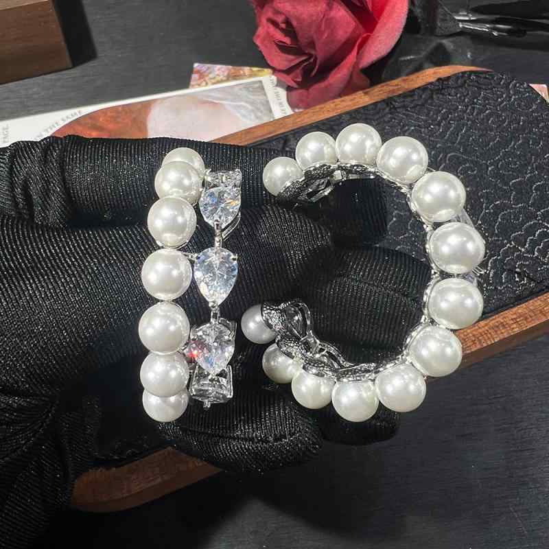 イヤリング パール ジルコニア 大ぶり C字型 シルバー クール かわいい ファッション アクセサリー 女性用 華やか 日常使い