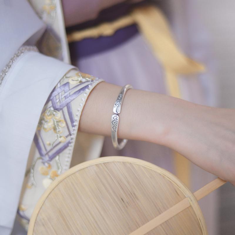 オシャレ バングル ブレスレット 山 海 銀おばあちゃん シルバー ブレスレット リング マット オープン レトロ 芸術的 彫刻 昔ながら 愛 ギフト｜バランスケア　店